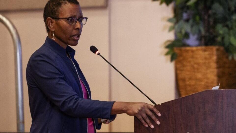 Two more managers leave St. Louis Public Schools amid leadership turnover